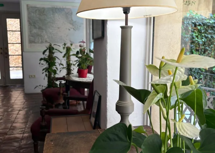 Hotel De La Font 2*