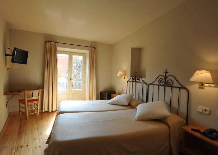 Hotel De La Font 2*