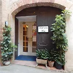 Hotel De La Font 2*