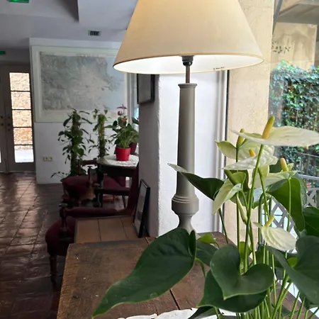 Hotel De La Font 2*
