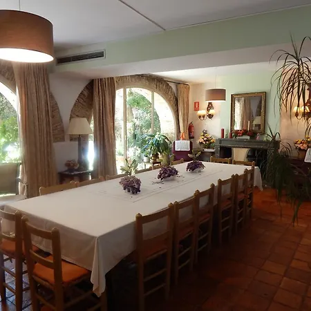 Hotel De La Font 2*